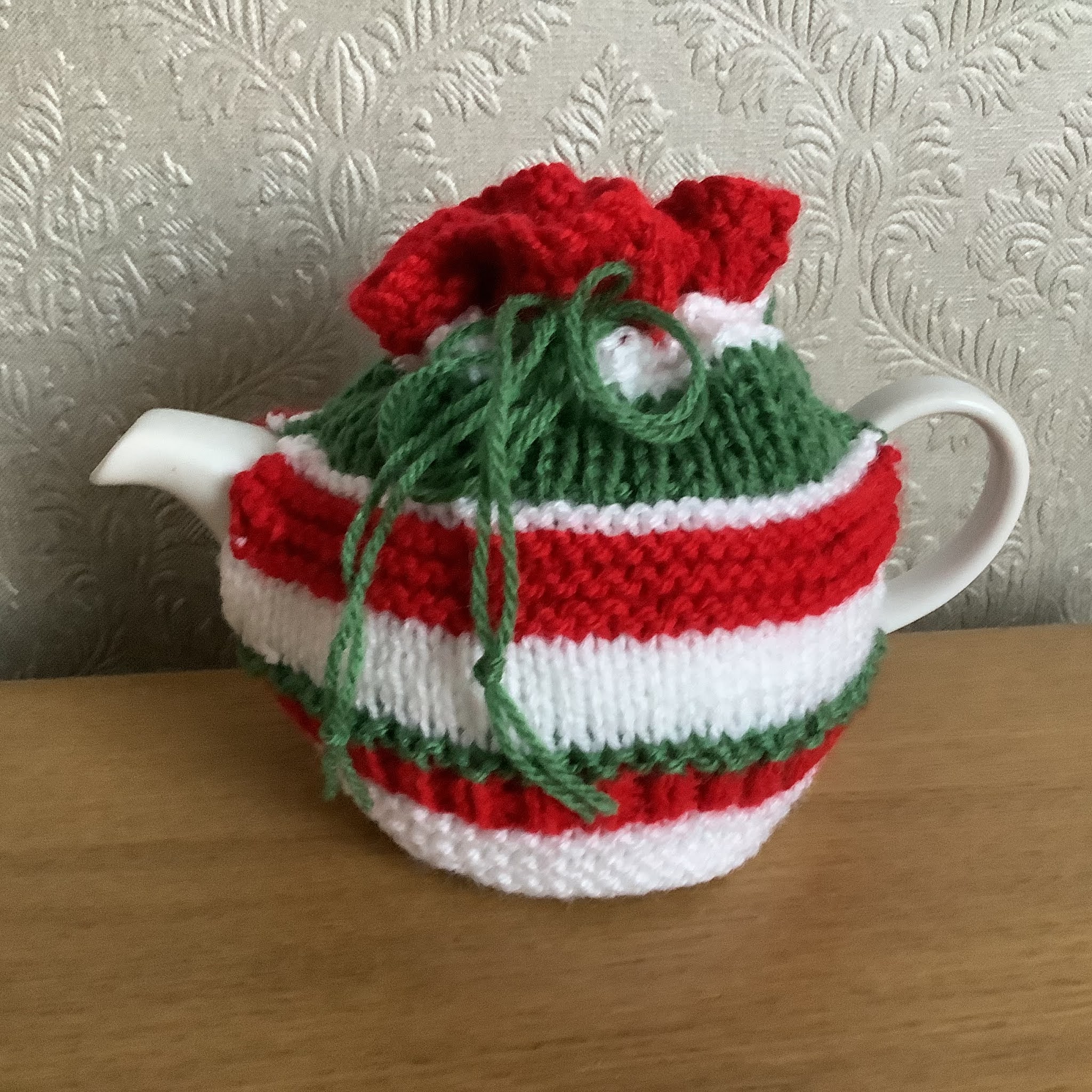 Knitted Christmas Cheer Tea Cosy Free Knitting Patterns